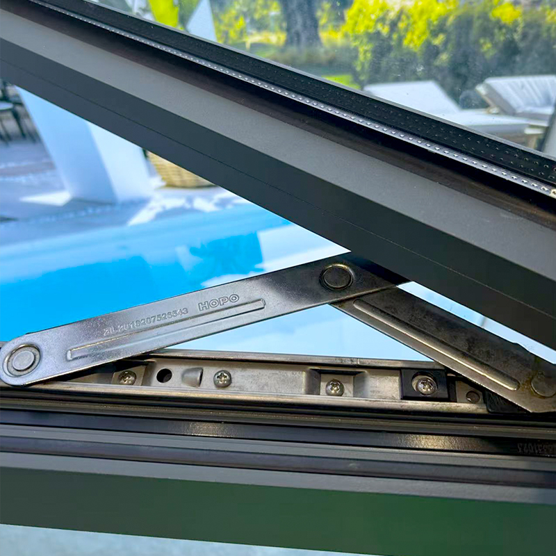 DK60 Casement windows view 3