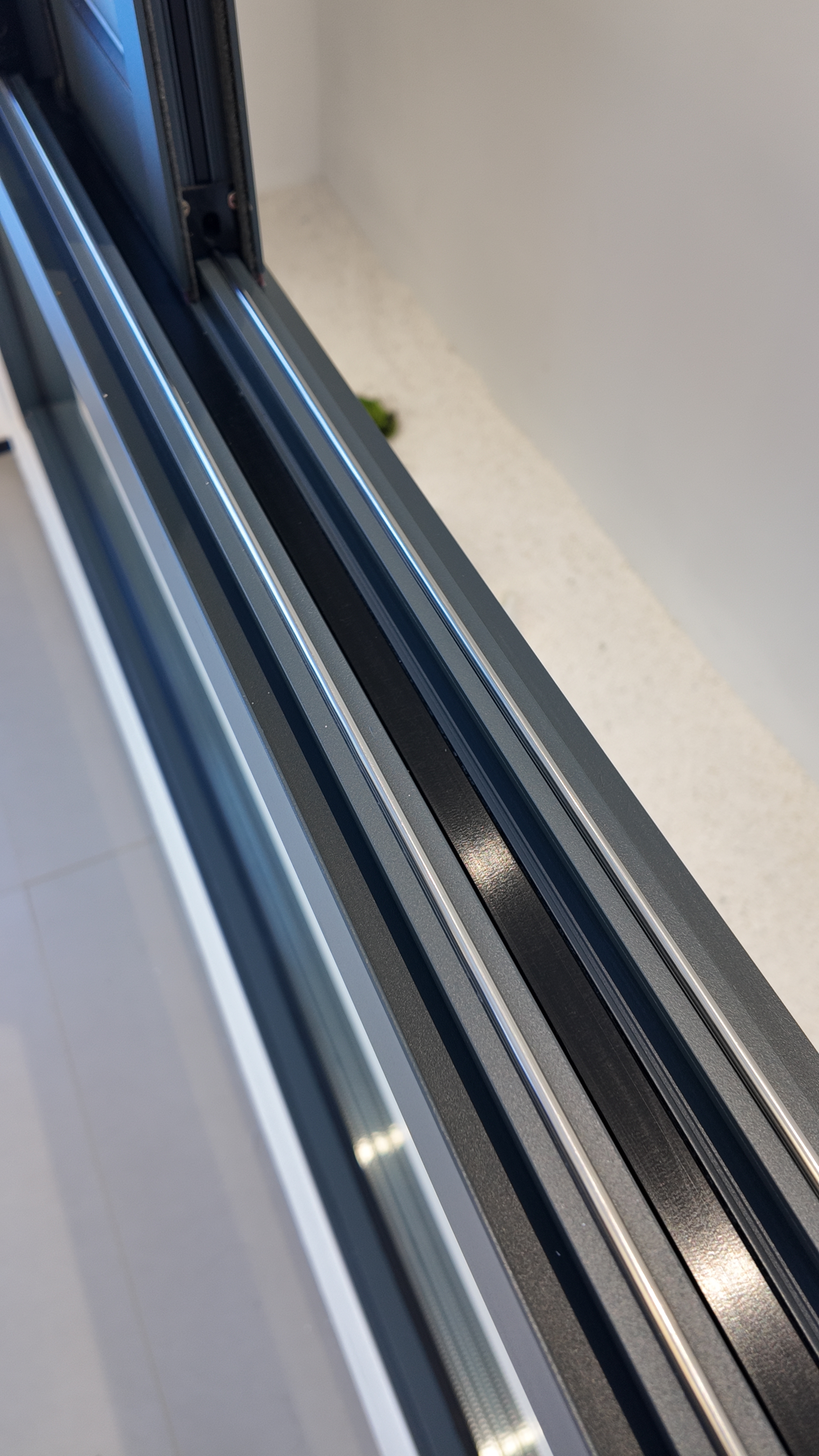 DY100 Sliding windows & doors view 3