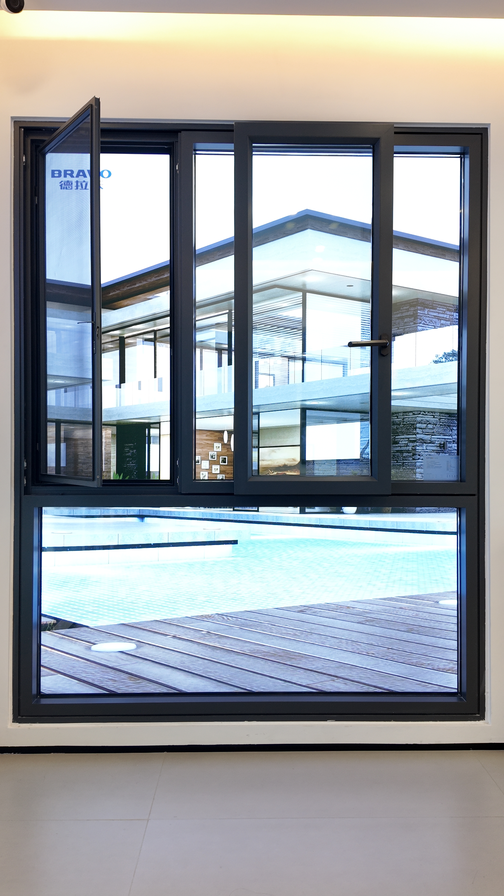 DP80 Sliding tilt window view 3