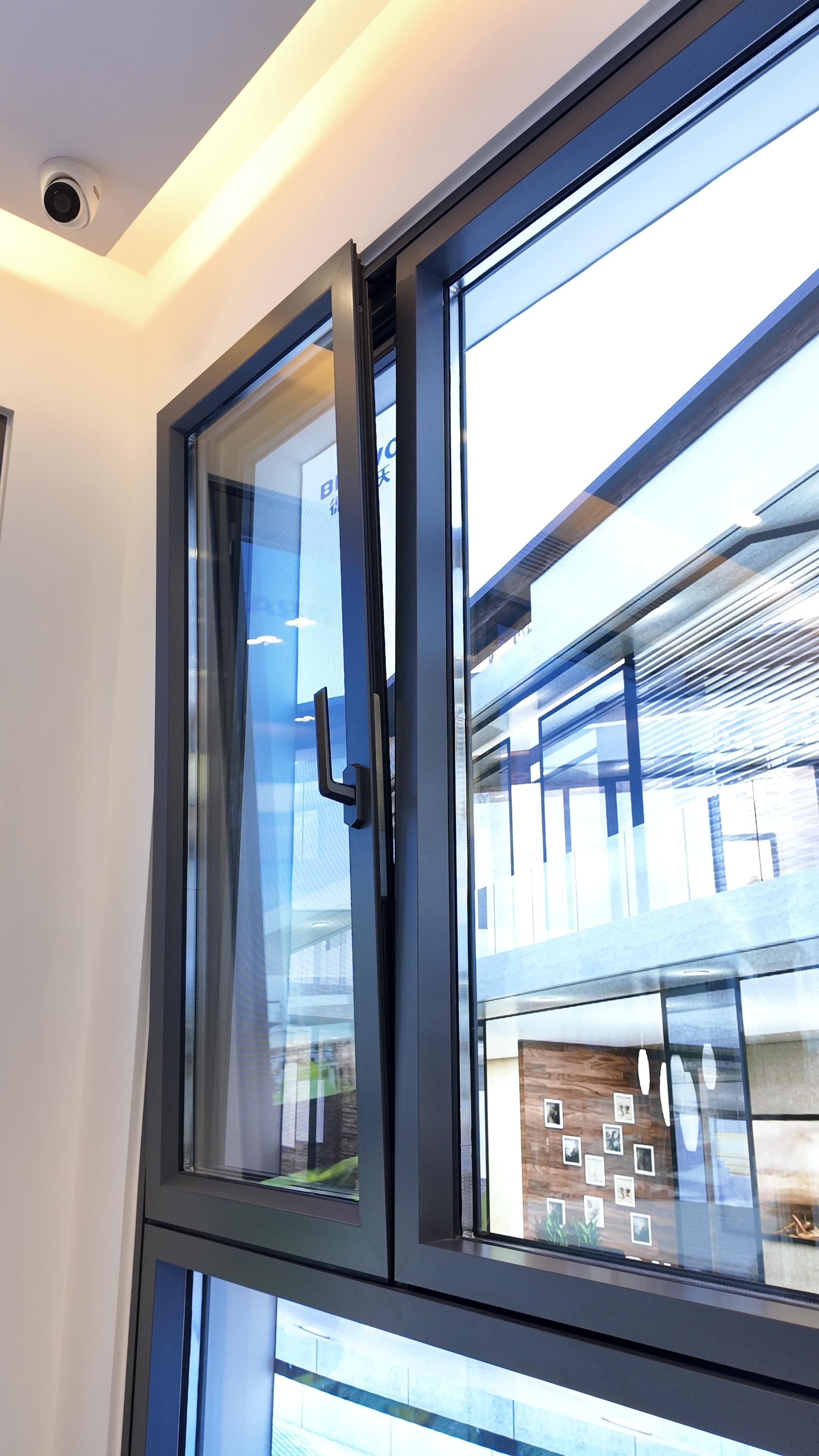 DP80 Sliding tilt window view 10