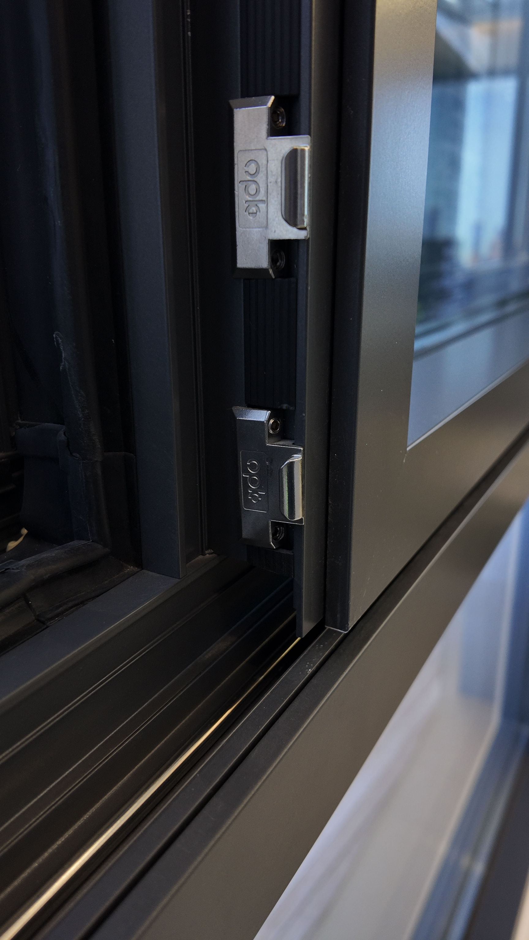 DP80 Sliding tilt window view 4