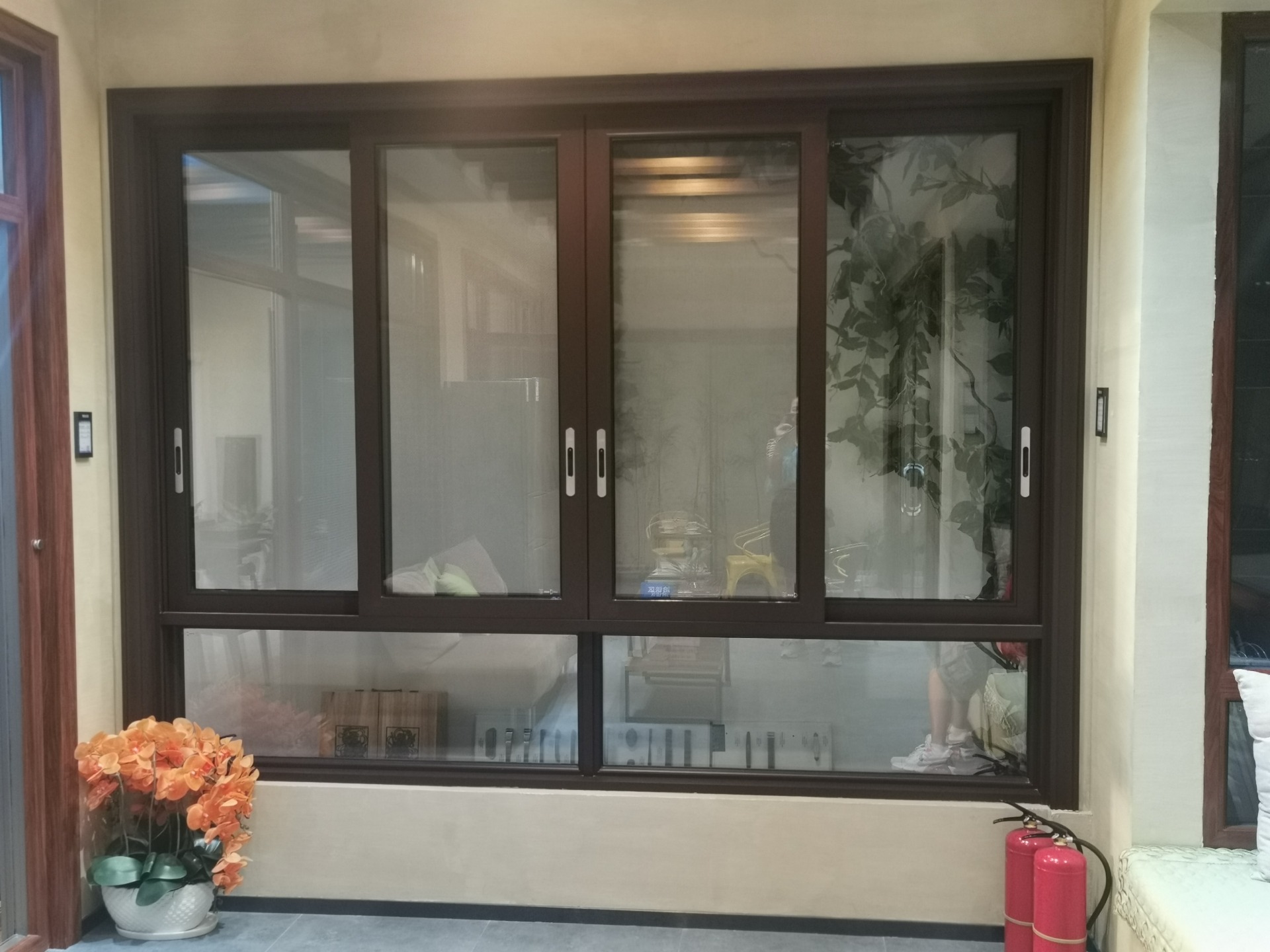 DY789 Economic Sliding windows view 3