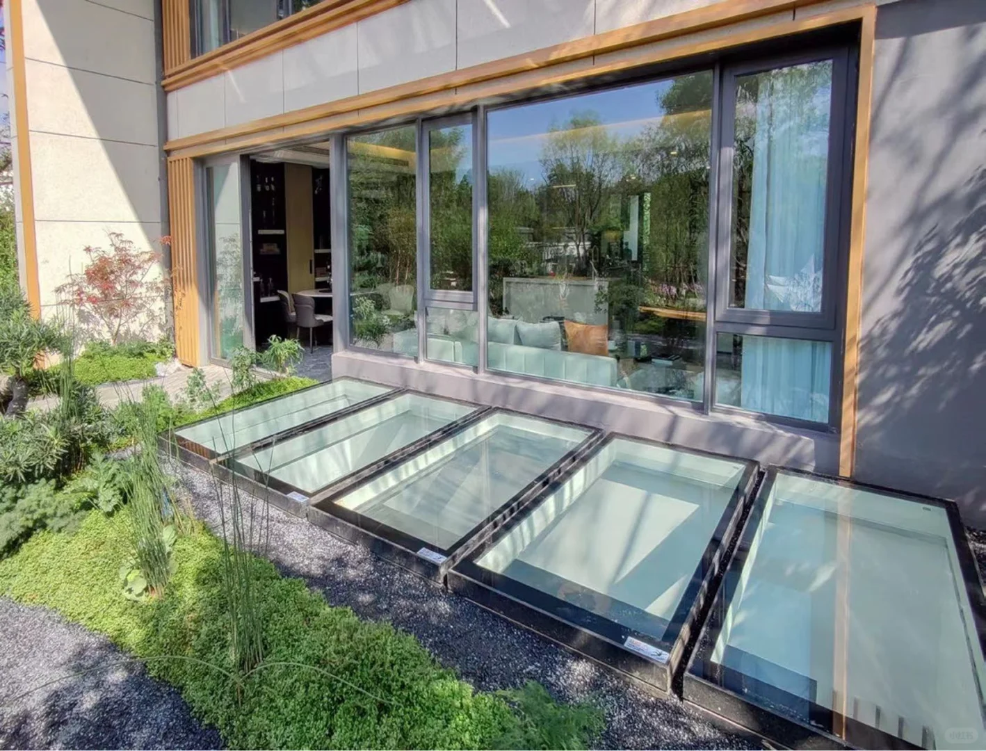 150 electric open skylight view 3