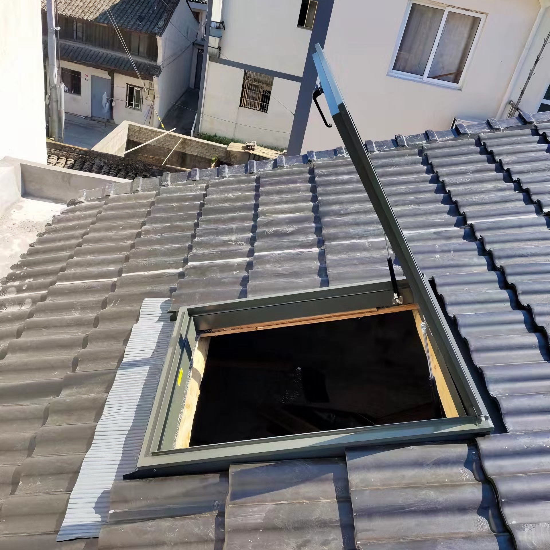 150 electric open skylight view 5