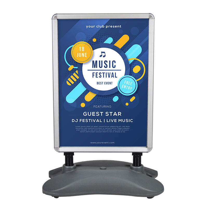 33.Double-sided Water Filled Display Stand